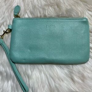 NWOT-befen Leather Aqua Multi Pocket Wristlet #H-15